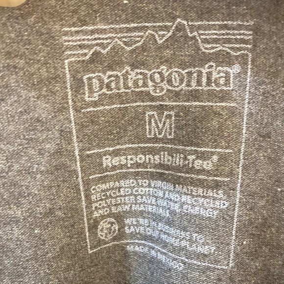 Men's NWT Patagon Gray Long Sleeve Shirt with Red Pocket - Picture 3 of 4